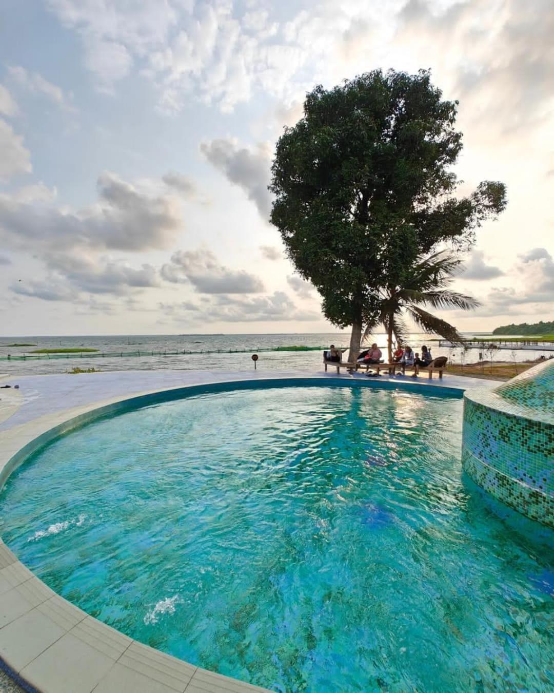 Отель Water Scapes Кумараком Экстерьер фото